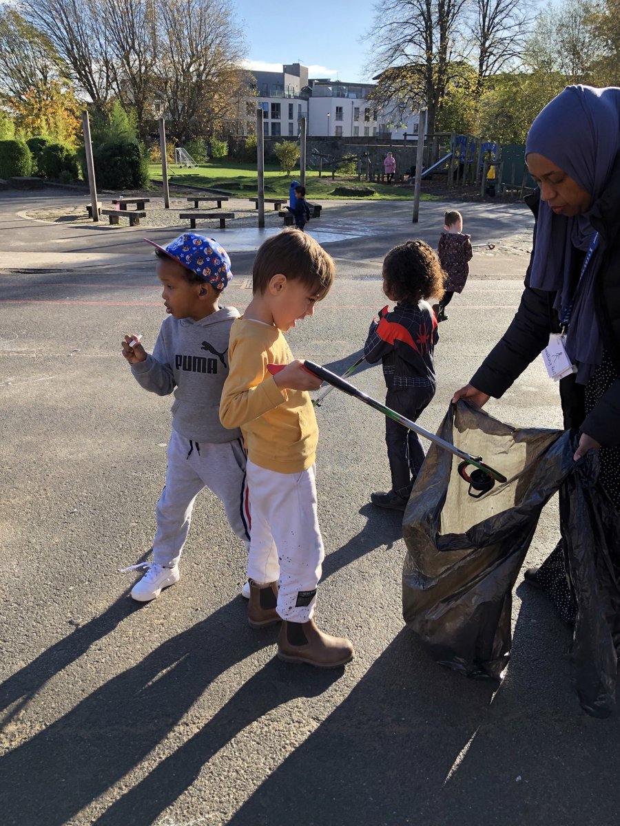 HannahMorePri's tweet photo. Key stage 1's amazing kindness projects for #ActsofKindnessWeek 🙂Reception did a litter and leaf pick in the playground, Year 1 planted daffodil bulbs ready for spring and year 2 made colourful bunting for our new community room! #PSHEatHannahMore https://t.co/jmEZ25WMvp