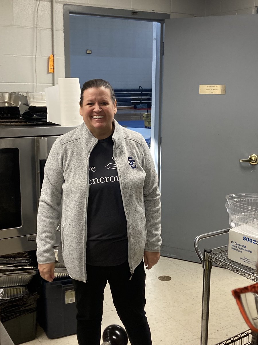 KarwanVanessa's tweet photo. Getting ready to serve our local families ⁦@SalvationArmyUS⁩ Painesville City! Give Back Project ⁦@ESCoftheWR⁩ #escwr #thankful #grateful #blessed https://t.co/kDVLjYoQ30