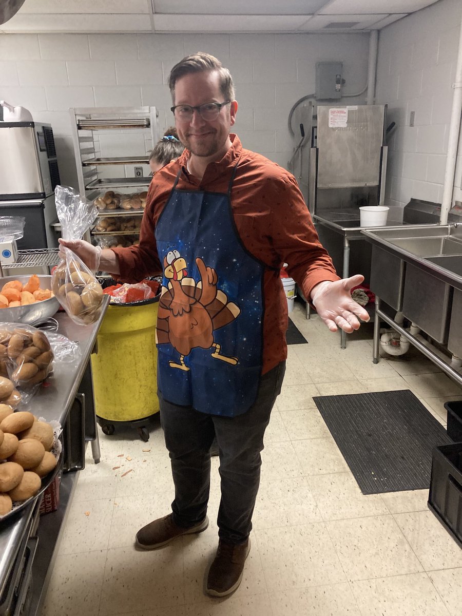 KarwanVanessa's tweet photo. Getting ready to serve our local families ⁦@SalvationArmyUS⁩ Painesville City! Give Back Project ⁦@ESCoftheWR⁩ #escwr #thankful #grateful #blessed https://t.co/kDVLjYoQ30