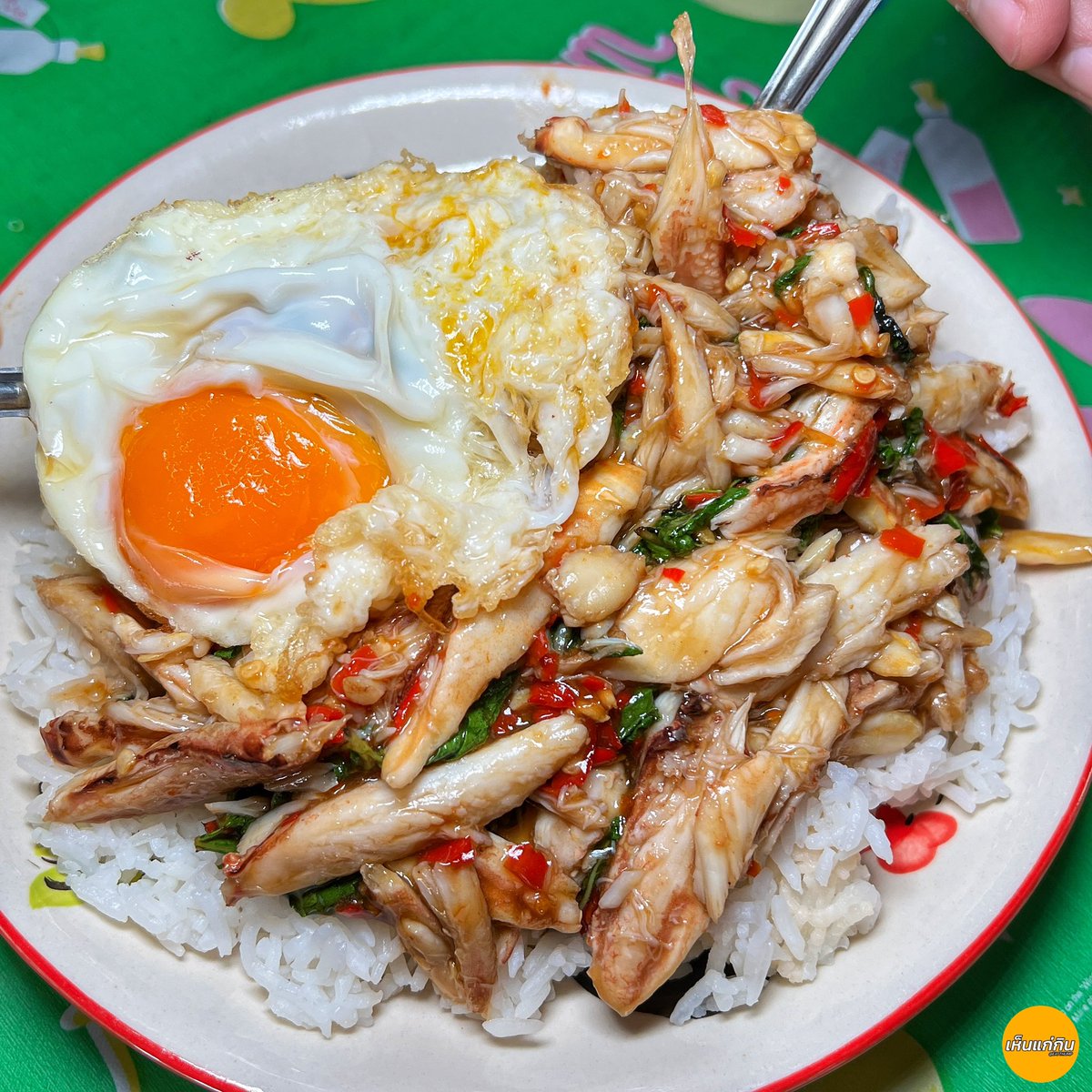 eatthump's tweet image. ค้นพบร้านกะเพราปูเดือดๆ1อัตรา 
ร้านโลโคลมาก แต่โคตรตึง
เจ๊นิดกะเพราปู ร้านบ้านๆแต่ของในจานนี่จัดเต็ม ใส่ปูมาเยอะแบบจุกๆ โปะไข่ดาวนิดนึงคือแบบ ดีจัดดด 
📍ร้านอาหารตามสั่งเจ้นิด แหลมฉบัง ชลบุรี
@aroii
