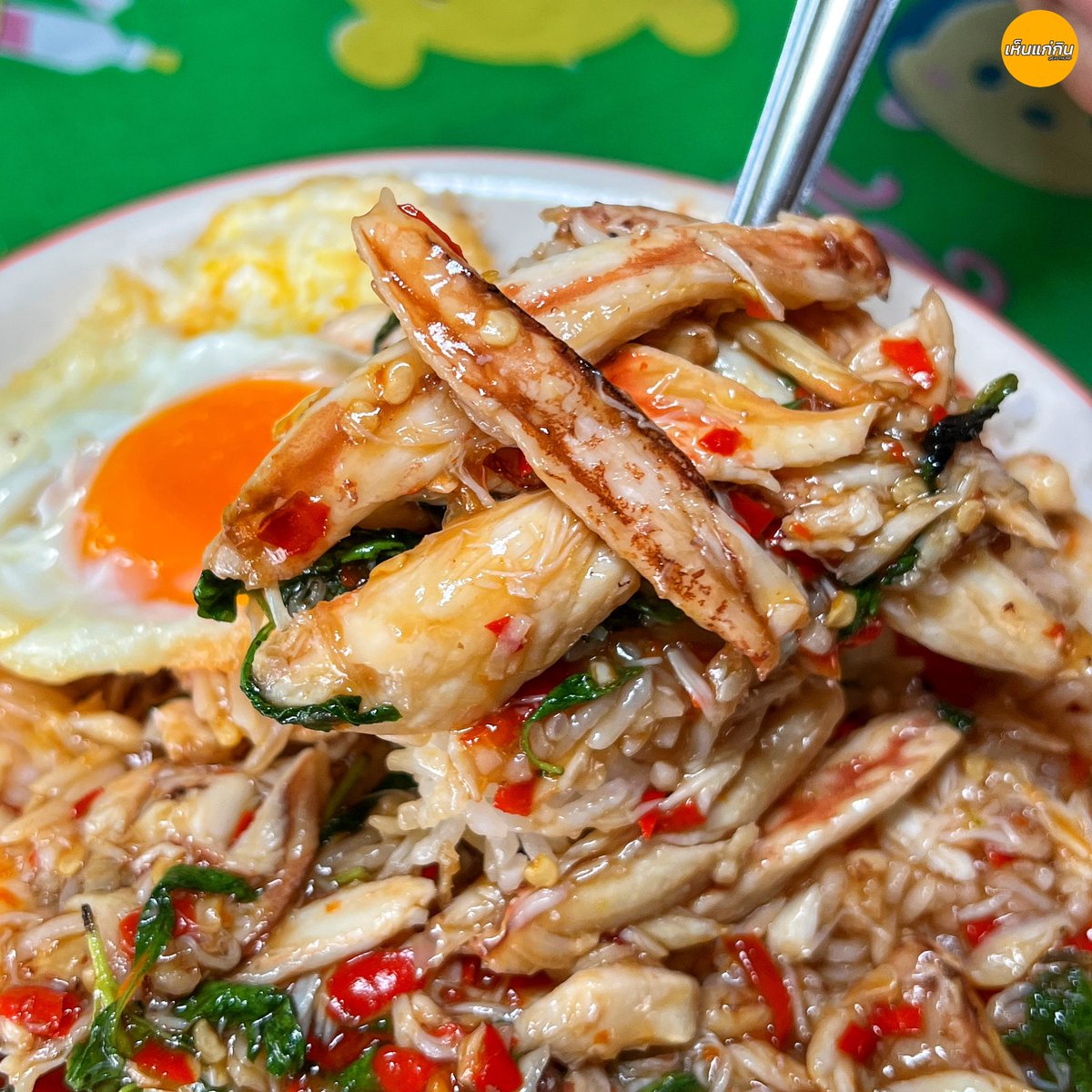 eatthump's tweet image. ค้นพบร้านกะเพราปูเดือดๆ1อัตรา 
ร้านโลโคลมาก แต่โคตรตึง
เจ๊นิดกะเพราปู ร้านบ้านๆแต่ของในจานนี่จัดเต็ม ใส่ปูมาเยอะแบบจุกๆ โปะไข่ดาวนิดนึงคือแบบ ดีจัดดด 
📍ร้านอาหารตามสั่งเจ้นิด แหลมฉบัง ชลบุรี
@aroii