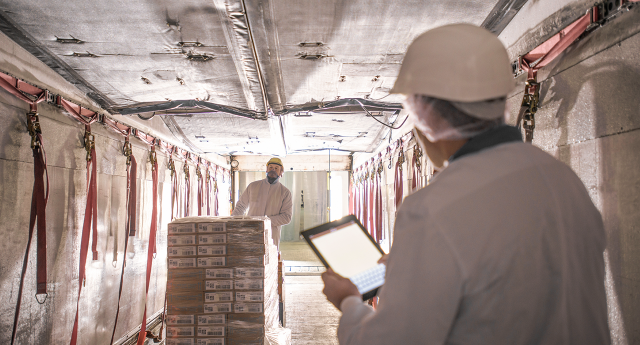 janetredding's tweet photo. #FoodManufacturers have a little-known secret ingredient–5G–to help with rising consumer demands. #SupplyChain companies gain greater control, benefit from higher quality and safety measures through #5G-enabled automation. Read about it at our #5GHQ: https://t.co/oc5tajLWpo https://t.co/YCGW2gowbO