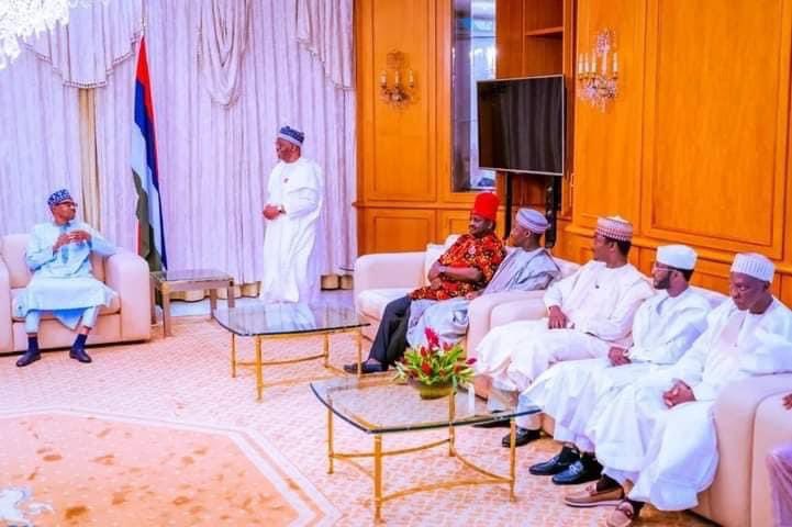 Opetuyii's tweet photo. President @MBuhari received Ambassador Lawal Abdullahi Kazaure, Dan Masanin Kazaure, and Some Presidential Aides at his Residence State House, Abuja. 
@FemAdesina https://t.co/J6rwccB9DF