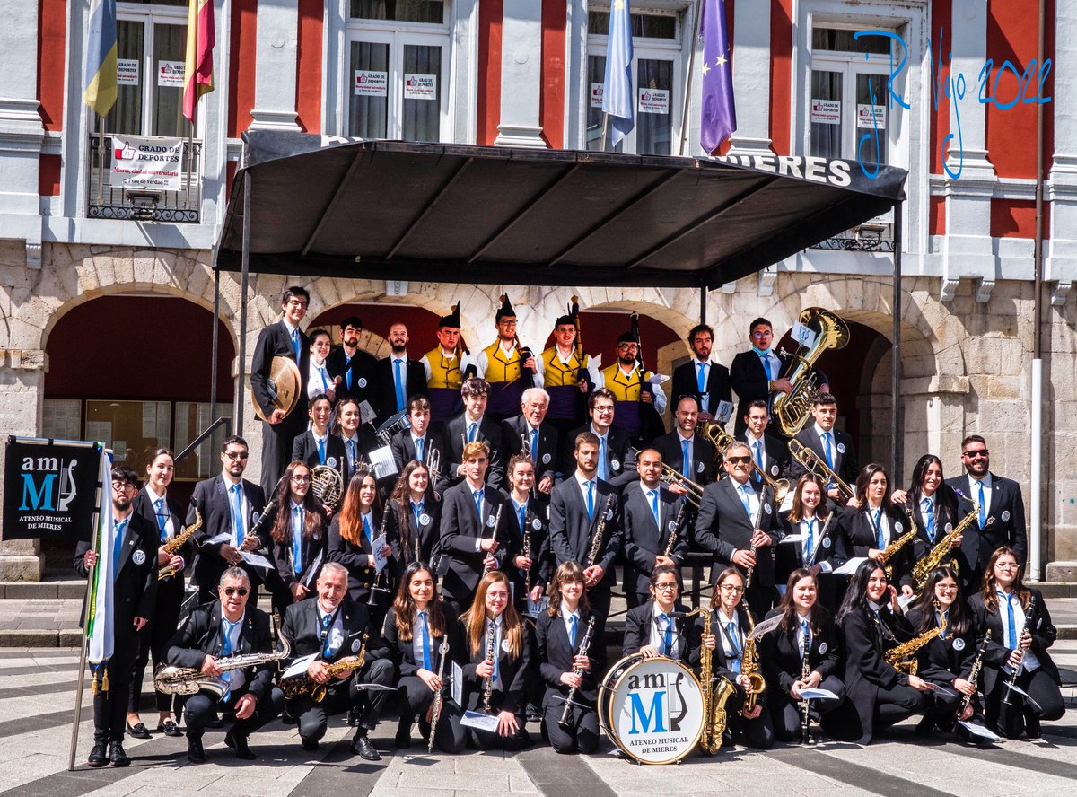 BandaMusMieres's tweet photo. Feliz Santa Cecilia!!! 🎉🎊🎶
Nosotros no entendemos la vida sin música y por ello celebramos a tope este día!! #YOSOYDELATENEO
#mieres #asturias #tubanda #SantaCecilia2022 https://t.co/eEyNj49ST5