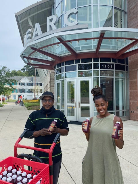 Shop #DC local this year. <a href="/DCBridgePark/">DCBridgePark</a> created an awesome list of Black owned entrepreneurs. Check it out: bbardc.org/smallbizsaturd… <a href="/falcicchio/">John J. Falcicchio</a> @smallBizDC