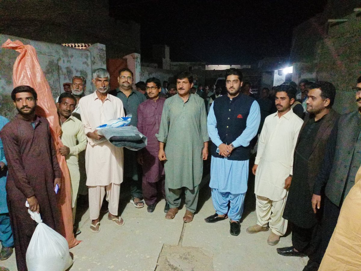 sirajuddin110's tweet photo. @GhanwerIsranSb Distribute Ration bags tents and blankets uc Khairpur Juso village Goghari https://t.co/dBIy7aOQO7