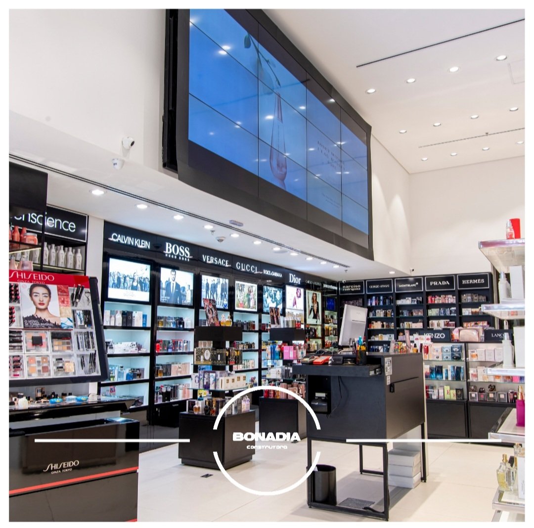 construbonadia's tweet photo. Muitas lojas construídas para o mercado de perfumes.

#obradevarejo #abf #franquiasdesucesso #leanconstrution #shoppingcenter #fornecedoresdevarejo #obrarapida #obraboaéobralimpa #varejo #engenharia #arquiteturavarejo #arquitetura #obralimpa #construtoradelojas #construtora https://t.co/SCF67JDeAi