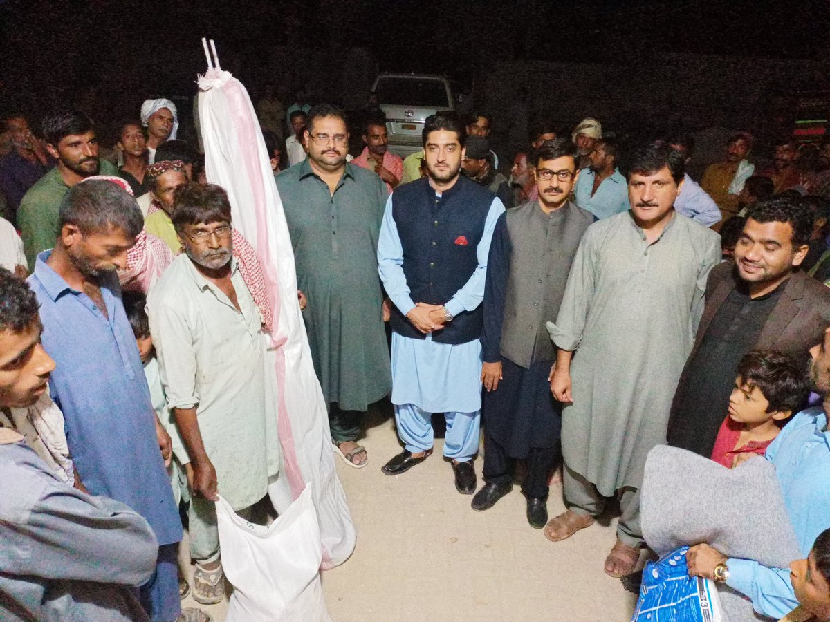 sirajuddin110's tweet photo. @GhanwerIsransb Distribute Ration bags tents and blankets uc Khairpur Juso village Goghari https://t.co/S0AJXnatLb
