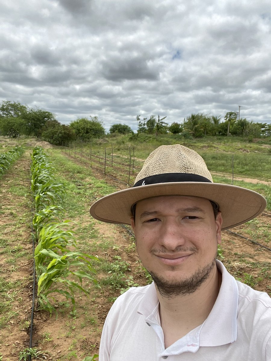 Recomposição de matar ciliar do Rio Paraíba no município de Sumé-PB Implantação de um sistema Agroflorestal com plantas forrageiras , frutíferas e nativas da caatinga