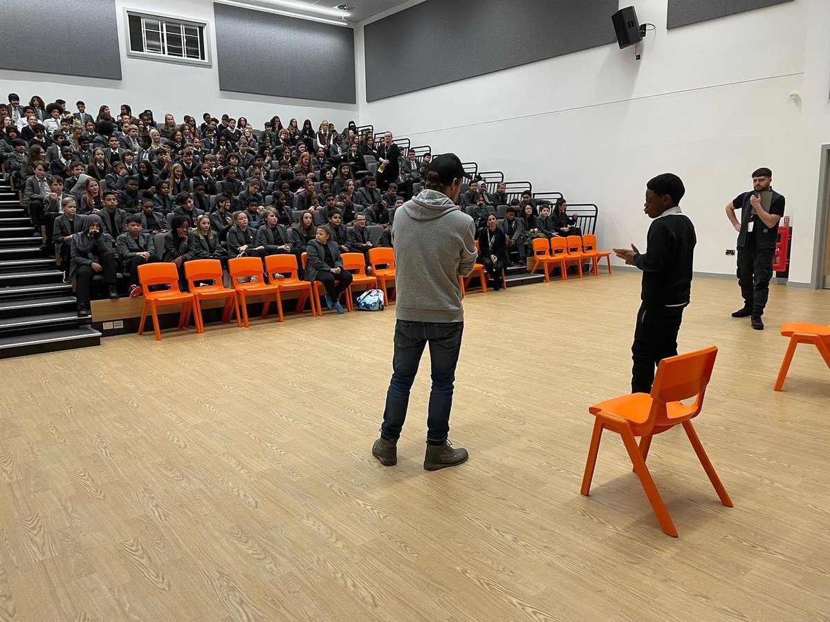 OddArtsUK's tweet photo. 🤩ISLAMOPHOBIA•AWARENESS🤩 #Islamophobia stems from ignorance. Ignorance stems from lack of education. Proud to be touring our play ‘Here And Now’ to 1000s of young people in the North West; which explores how we can challenge Islamophobia 🙌🏽 #oddarts #IAM2022 #IAM22 #IAM https://t.co/BVhqaxcfeJ