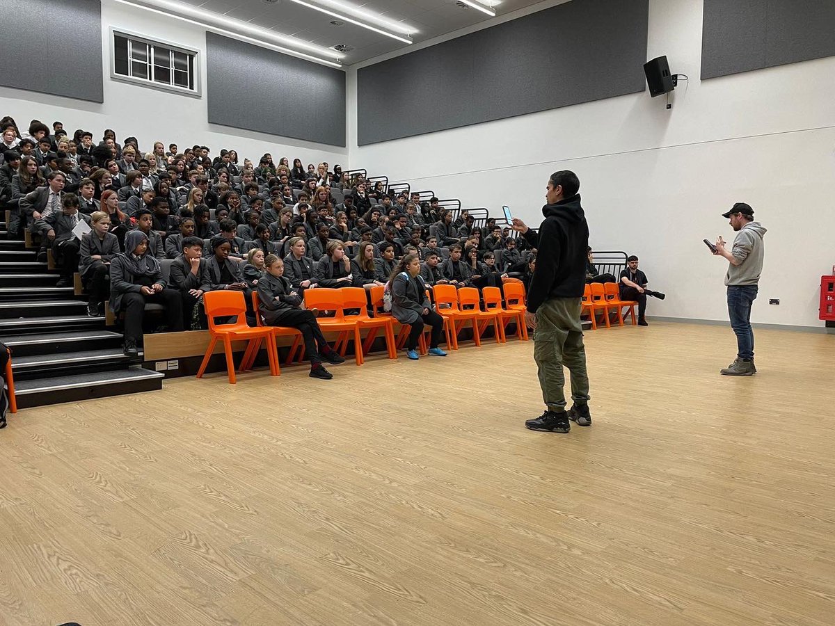 OddArtsUK's tweet photo. 🤩ISLAMOPHOBIA•AWARENESS🤩 #Islamophobia stems from ignorance. Ignorance stems from lack of education. Proud to be touring our play ‘Here And Now’ to 1000s of young people in the North West; which explores how we can challenge Islamophobia 🙌🏽 #oddarts #IAM2022 #IAM22 #IAM https://t.co/BVhqaxcfeJ