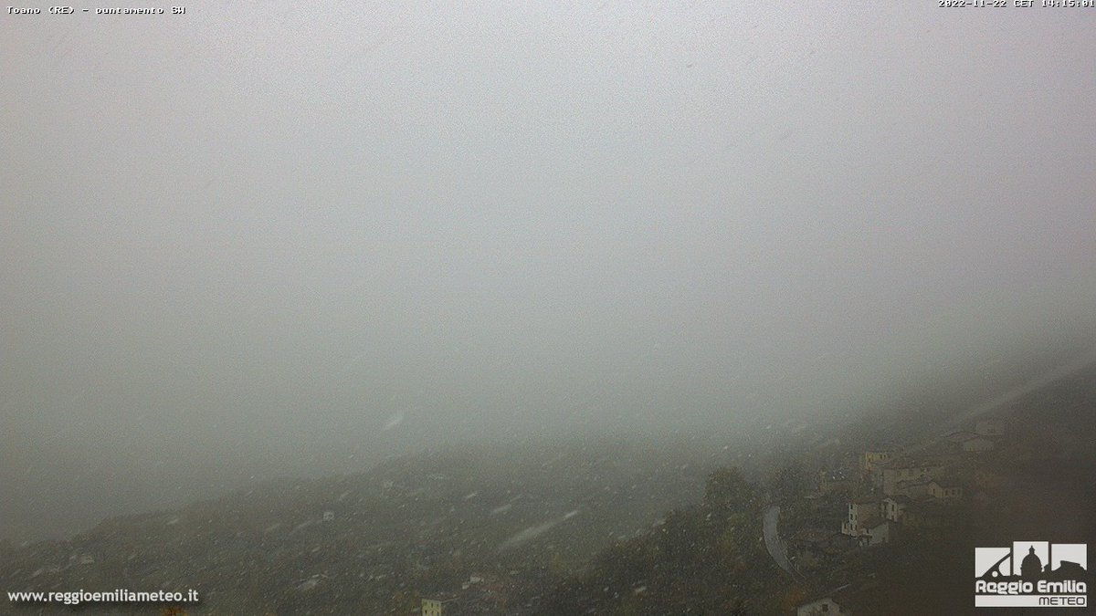 remeteo's tweet photo. Ore 15.15: quota❄️#neve scesa sugli 850-900m, bianche #Civago e #Cervarezza, fiocchi senza accumulo a #Toano. Circa 30cm a #RifugioBattisti (-2.9°C). 🌧#Piogge dalla mezzanotte 35-50mm, 🌬raffiche sui 40-50km/h.
Dati e webcam:https://t.co/VAWsGESuZw
Radar:https://t.co/5M5OR796A9 https://t.co/mTFc0SvL3K