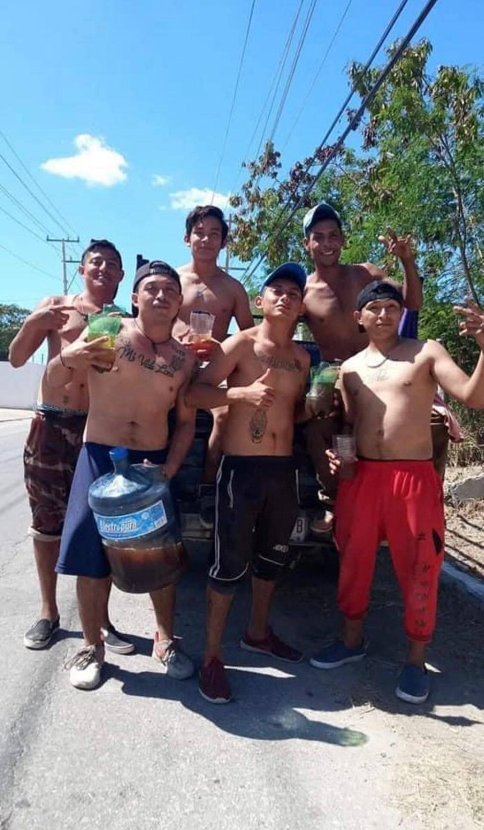 caribechaca's tweet photo. Cual escojes ? https://t.co/4GZlukpIYH