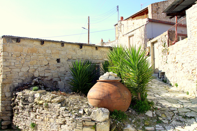 photosofcyprus's tweet photo. A Pithari in Potamiou Village #cyprus #potamiou #pithari #limassol #culture #history #travel #photography https://t.co/3eGPpQfuee
