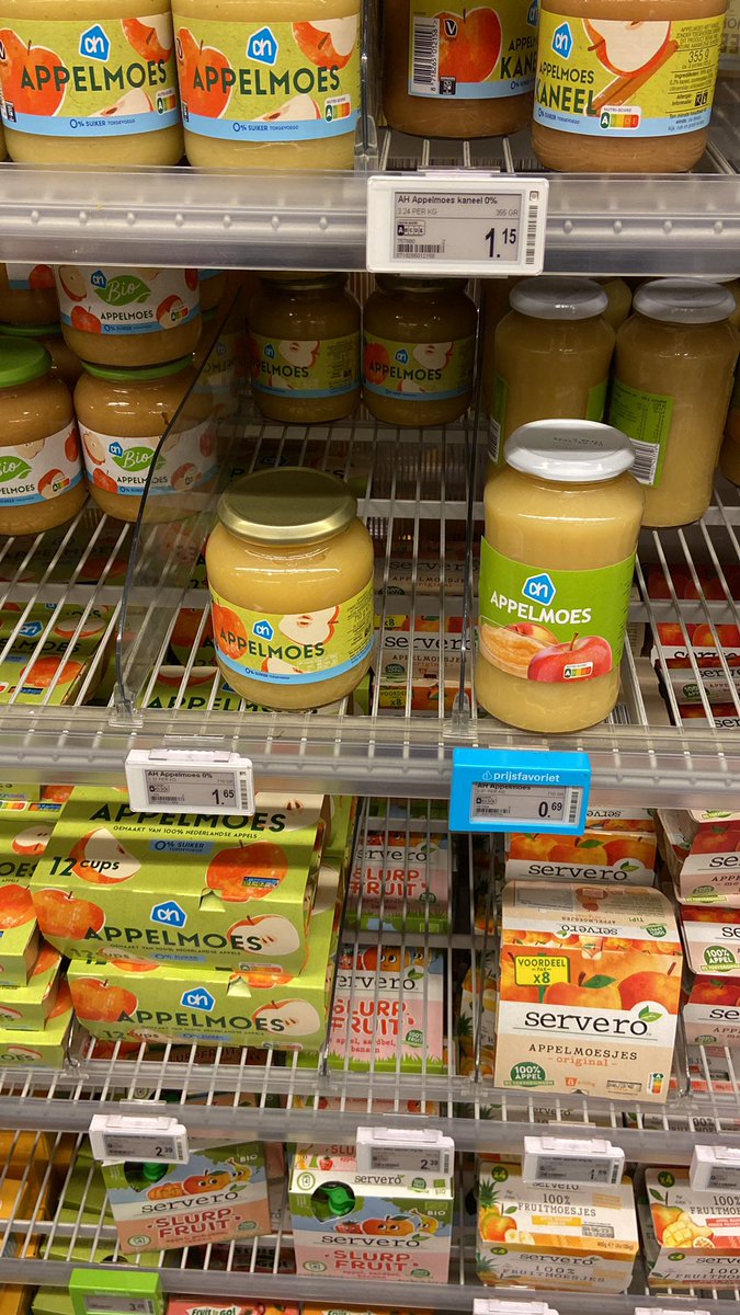 Nick56201248's tweet photo. @albertheijn vinden we dit normaal, appel zonder toevoegingen is 2,32 per kg, appel met toevoegingen 0,97 per kg, belachelijk. Promotie van troep https://t.co/ZVHhNTMtpK