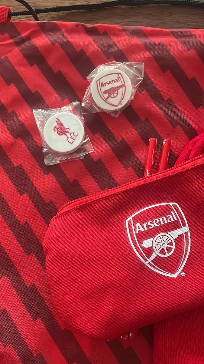 Kitty_OG's tweet photo. @JuniorGunners thanks for the JG pack that arrived this morning…🙈😂 https://t.co/CT7V0JgDx6