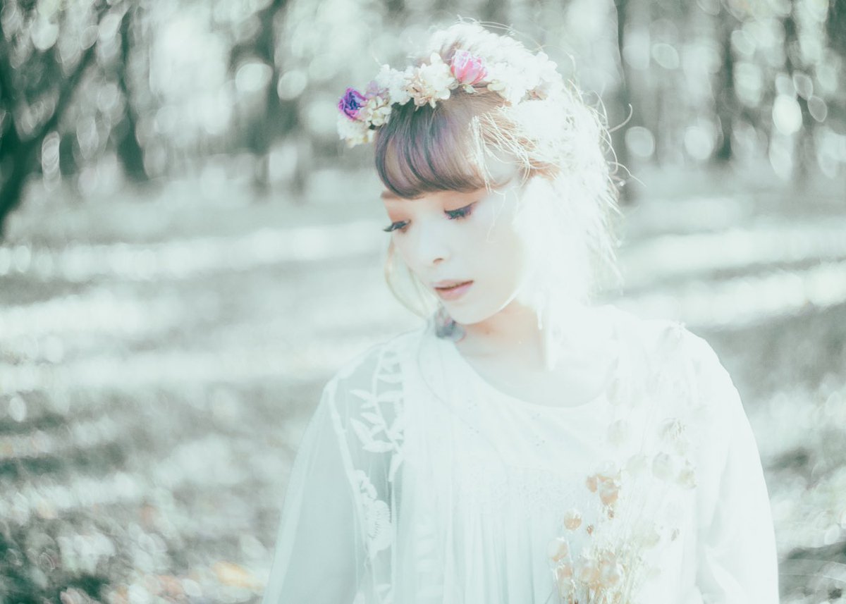 REIgraphy's tweet photo. #これソニーで撮りました #キリトリセカイ #ファッションフォト #fashonphoto #fashionphotography #被写体募集 #作品撮り #ポートレート撮影 #ポートレート写真 #tokyocameraclub #portrait  #portraitphotography #森　#ロケーションフォト　#フラワーアレンジメント https://t.co/zbDeJedCVs