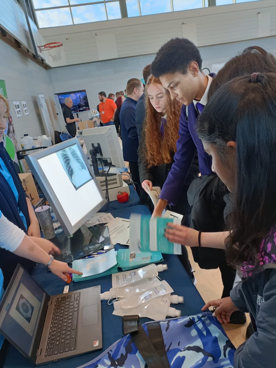 SPTA_HS's tweet photo. More S4 pupils having a wonderful morning at @westcollscot for the #STEMWest event, promoting careers in various industries ๐๐๐ฉโโ๏ธ๐จ๐ผโ๐๐ฉ๐ปโ๐ซ#nextsteps #careers https://t.co/BROn9Bs5VS