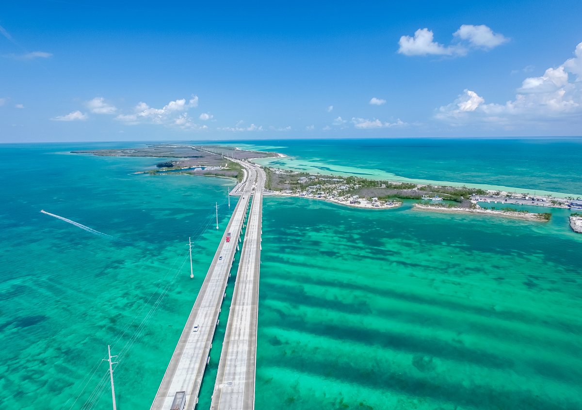 divergenttravel's tweet photo. If this view does not make start planning your epic Florida Keys road trip right now nothing will!

Make @thefloridakeys your first 2023 adventure

#OnlyintheKeys #DivergentTravel #LoveFL  #FloridaKeysNow #TravelHappy #Florida #roadtrip @VISITFLORIDA https://t.co/79Qsc7MBRf