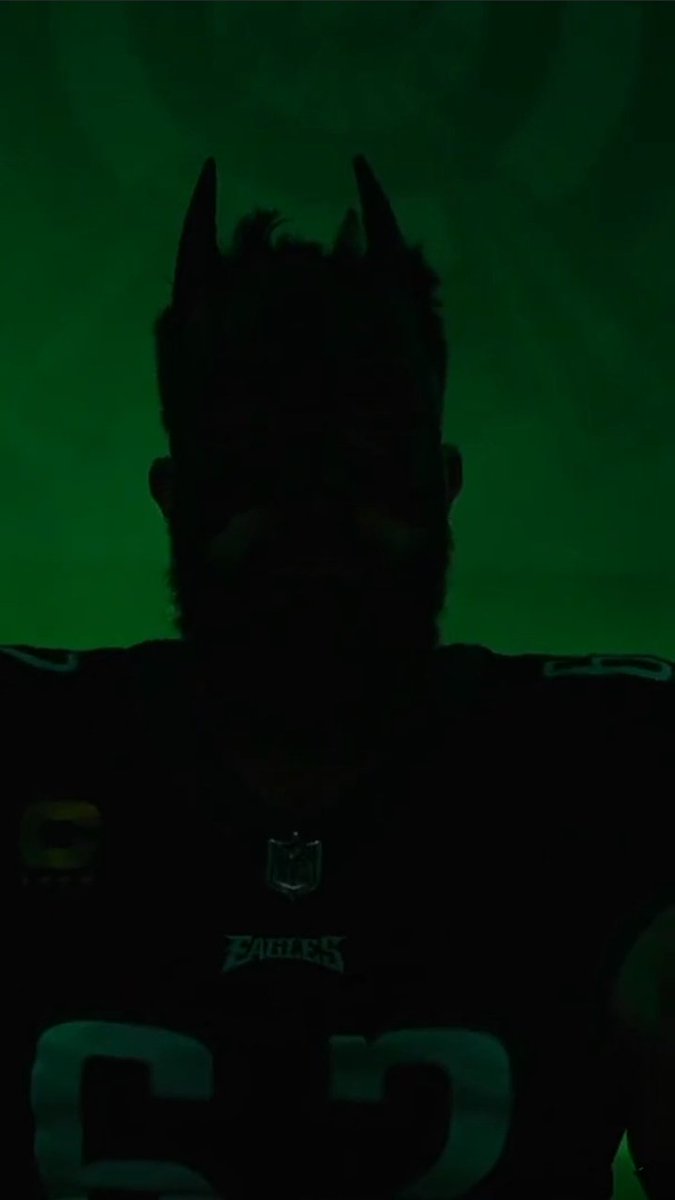 Doctor__Hector's tweet photo. @Eagles @UnibetUS New lock screen engaged...
#FatBatman #SexyBatman
@JasonKelce @newheightshow https://t.co/e6wGEujJzO