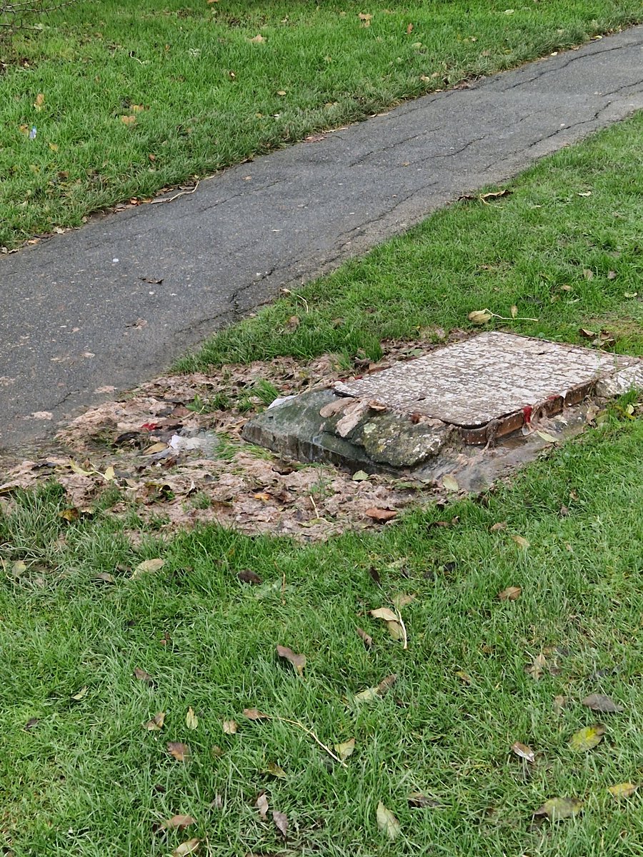 krissybow86's tweet photo. @SouthernWater leaking since Friday right outside polegate school. Reported numerous times still like it today! Please someone fix this before the children all get sick from raw sewage https://t.co/bOxWmGXyWd