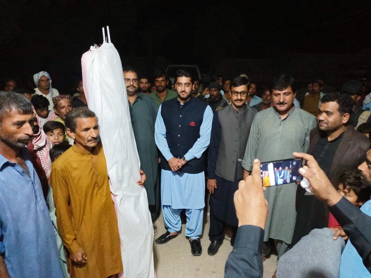 sirajuddin110's tweet photo. @GhanwerIsransb Distribute Ration bags tents and blankets uc Khairpur Juso village Goghari https://t.co/S0AJXnatLb