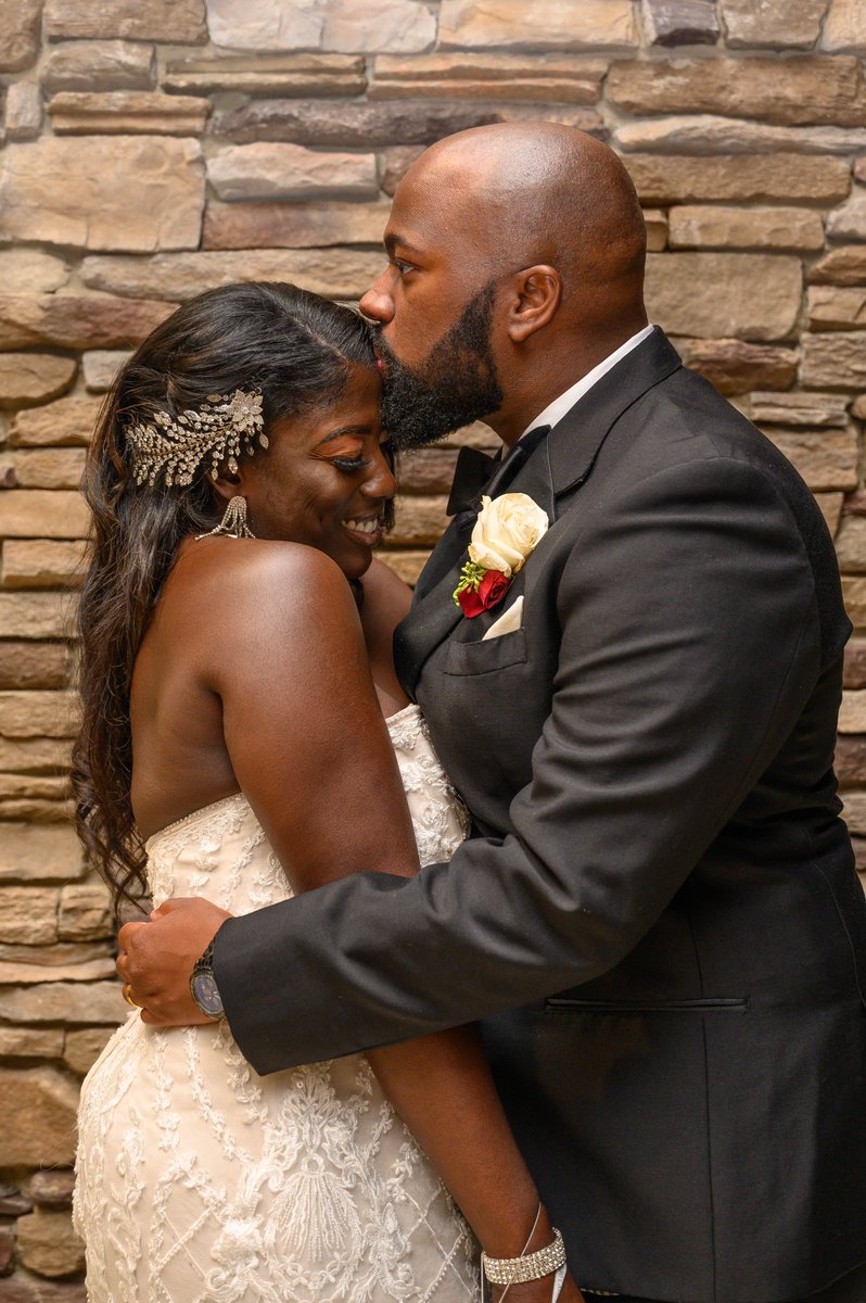 __meganleighh's tweet image. 30 days. 1 month. We 🔐 in ❤️💍 #octobersown #theflowerslifestyle #happilyeverafter #newlyweds 10.22.22