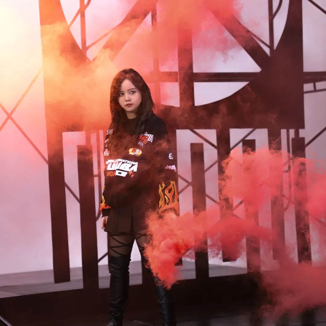 wowfaktablitzen's tweet photo. BLITZEN 'PLAYER NUMBER ONE' PHOTO TEASER 2 ( SAZURA ).
M/V Release date: 25 November 2022 19:00 WIB
@thisisblitzen
#BLITZENID
#BLITZEN
#SAZURABLITZEN #VIOLLABLITZEN #ALYABLITZEN #KALUNABLITZEN #PlayerNumberOne
#BLITZENREDEBUT
#TOTHECLOUDSENTERTAINMENT https://t.co/fziJdtKPru