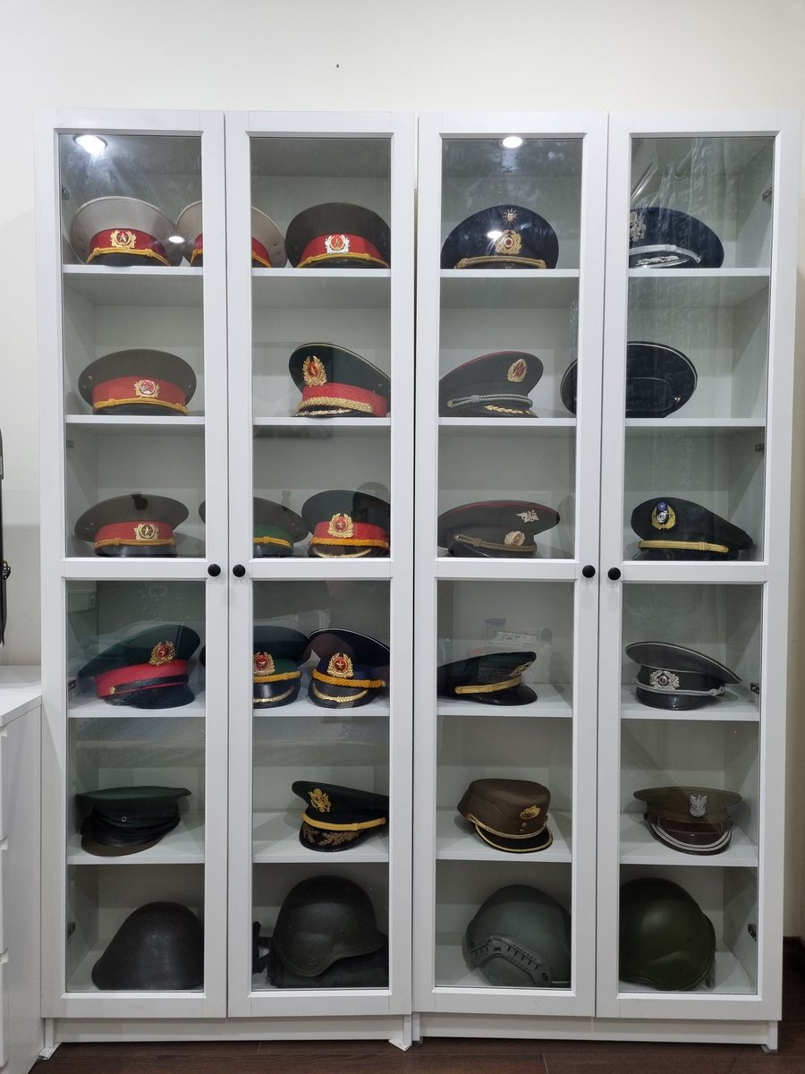 comradecuong's tweet photo. Just received this Cabinet for display my Visor Cap + Hat & Helmet Collection this Tuesday Morning November 22 of 2022 (🇻🇳 time zone) today 😃
#Display #VisorCap
#Фуражка #PlattePet
#PeakedCap #Кашкети
#制帽 #군대정모 #大盤帽
#Cascheta #Schirmmütze
#Casquettes #Sapka
#Czapka https://t.co/Zd7Sce0vyM