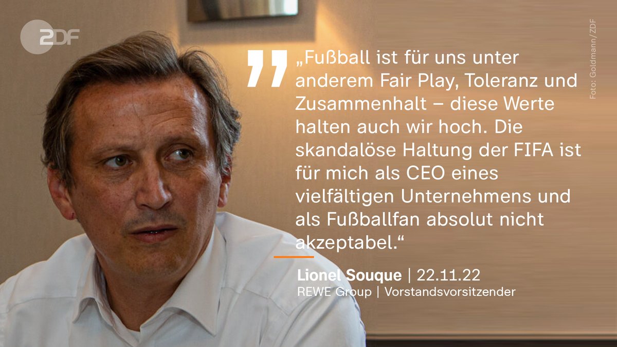 ZDFnrw's tweet photo. Die Haltung der #FIFA bei der WM 2022 hat Folgen für den #DFB: Sponsor #Rewe beendet die Kooperation vorzeitig. Vorstandschef Lionel Souque mit einer klaren Botschaft: #FIFAWorldCup2022 #OneLoveBinde 👇 https://t.co/Lc979s30y6