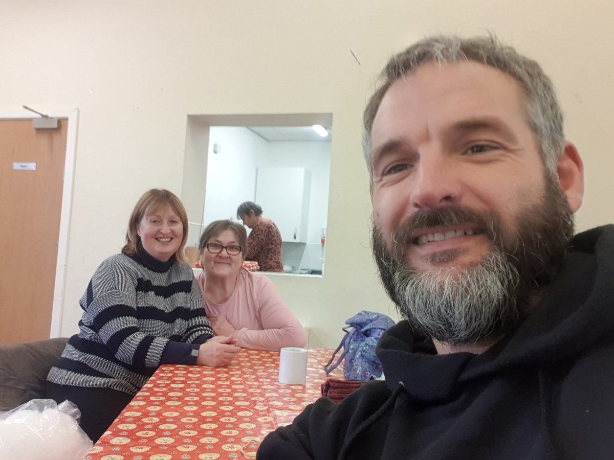 community_cast's tweet photo. Great time up @HaregateCC meeting and chatting with fantastic community groups The Pompets and the Stroke Group about the #OutsideProject over a cuppa. Always the best way to do Community engagement βπ£π¨ππ @SupportStaffs @BArtsStoke @BuxtonLeek @StaffMoorlandDC @ace_national https://t.co/xnPdiHmrxM