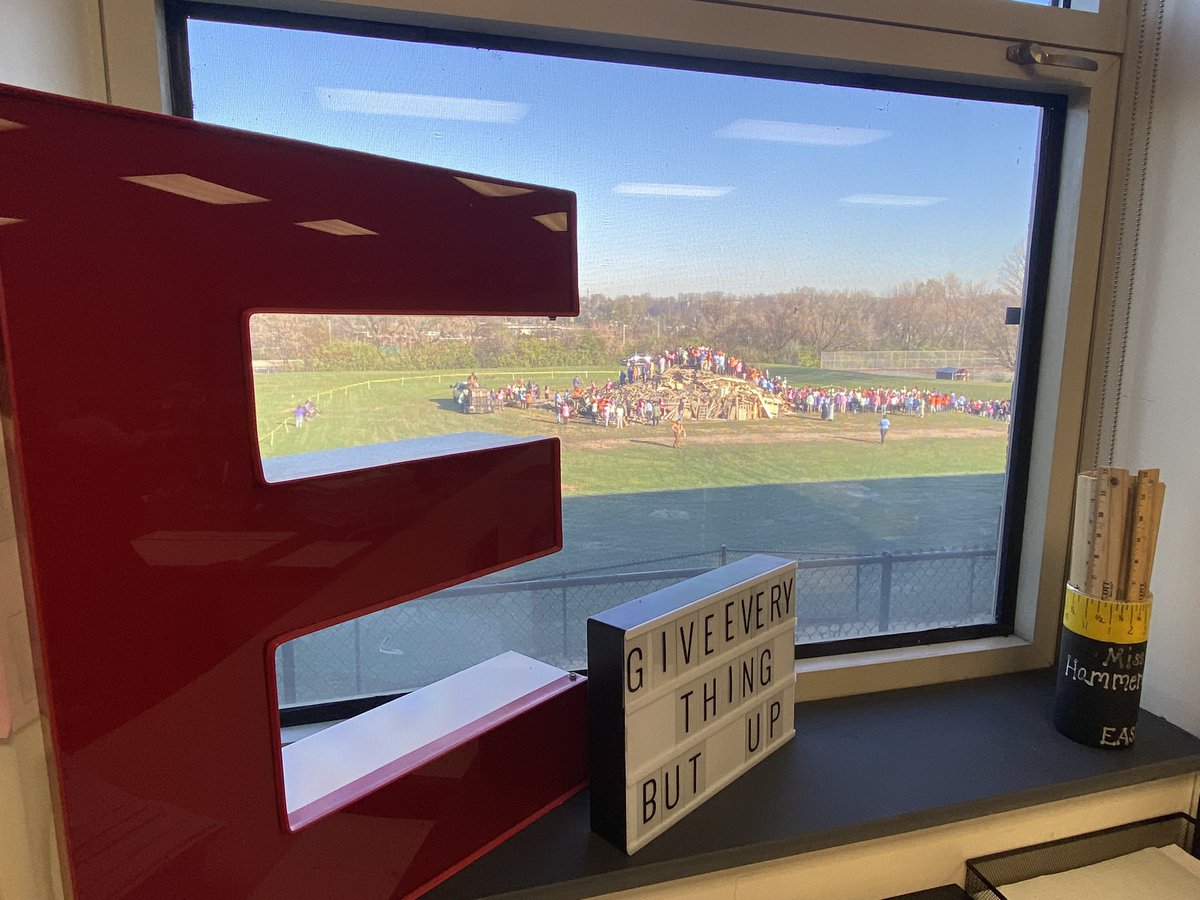mshammerstone's tweet photo. My view for the day…. Love this day and seeing the seniors’ progress throughout the course of the day! #teamworkmakesthedreamwork #easdRoverPride https://t.co/EU3ajS70k9