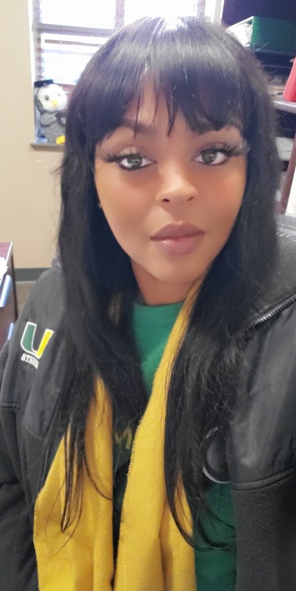 Ms_Echia's tweet photo. #Blazermom 🏀💛💚 https://t.co/yIIUYY3xR9
