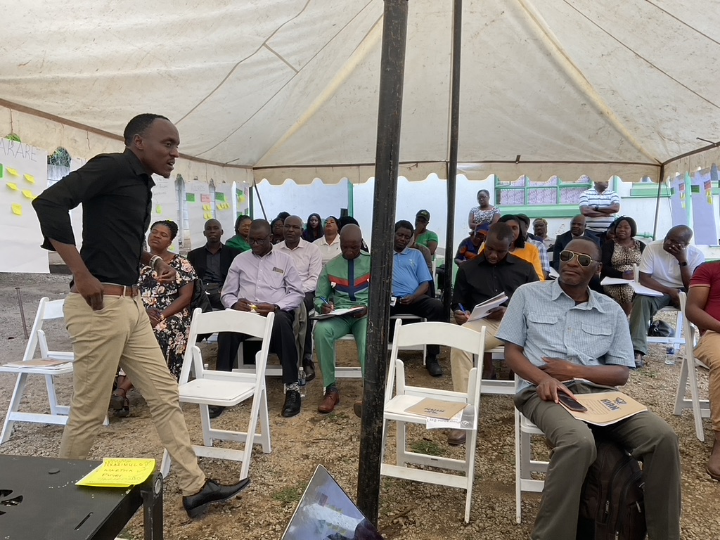 ZimRightsLIVE's tweet photo. 8. In the next session Dr. Tsodzo ( @CTsodzo ) assisted by Permanent Ngoma went deeper into understanding 'New Power' and how to make it work for the common good. Watch out for the next thread. #SP2P https://t.co/2Lvev0tLlj