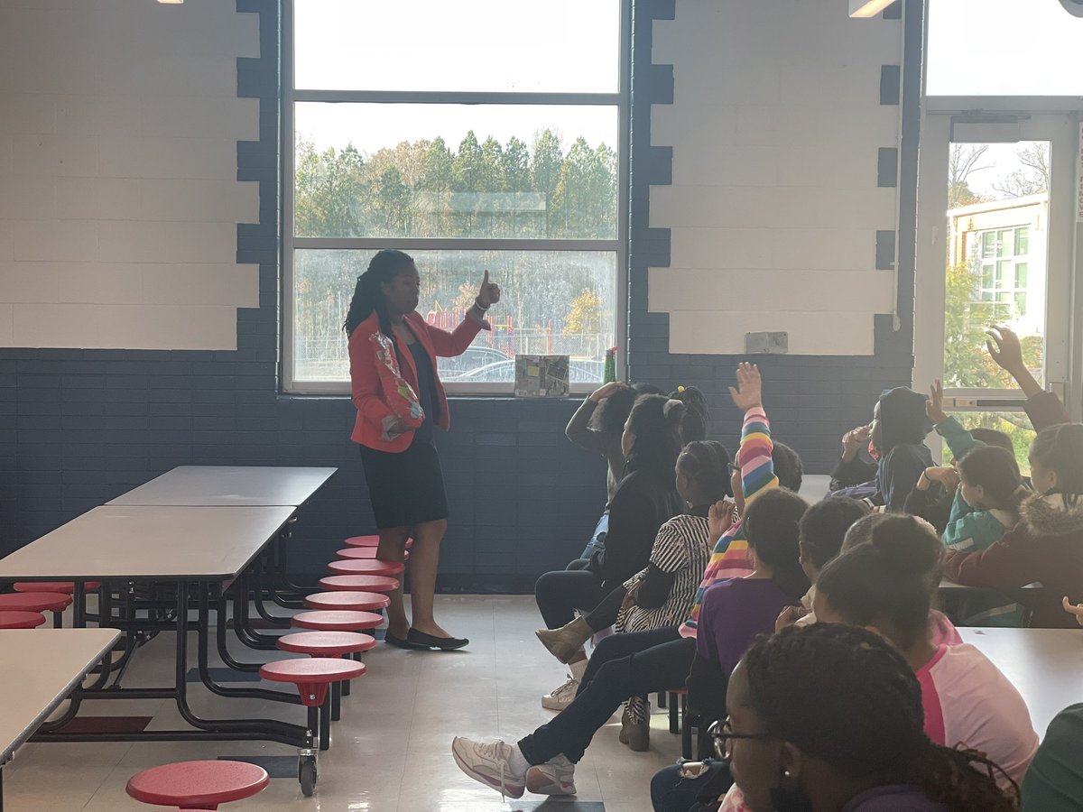 CounselorsKare's tweet photo. Sister 2 Sister November Meeting: Topic Good Judgment. Special shout out to Durham’s very own Superior Court Judge Josephine Kerr Davis for giving our girls some great nuggets about making good decisions. #PTown https://t.co/RNfbGVzDLR