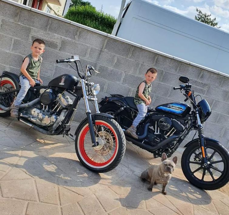 MimiandMoto's tweet photo. Two Motorcycles + Two Boys + One Dog = A Perfect Two-Wheel Tuesday post. Photo: @jimmy_willz #instagram

#bikers #bikersofinstagram #bikerboyz #bikerboysofinstagram #twowheeltuesday #harleydavidson #harleydavidsonmotorcycles #harleydavidsondaily #ridetolivelivetoride https://t.co/RbdxspM4RV