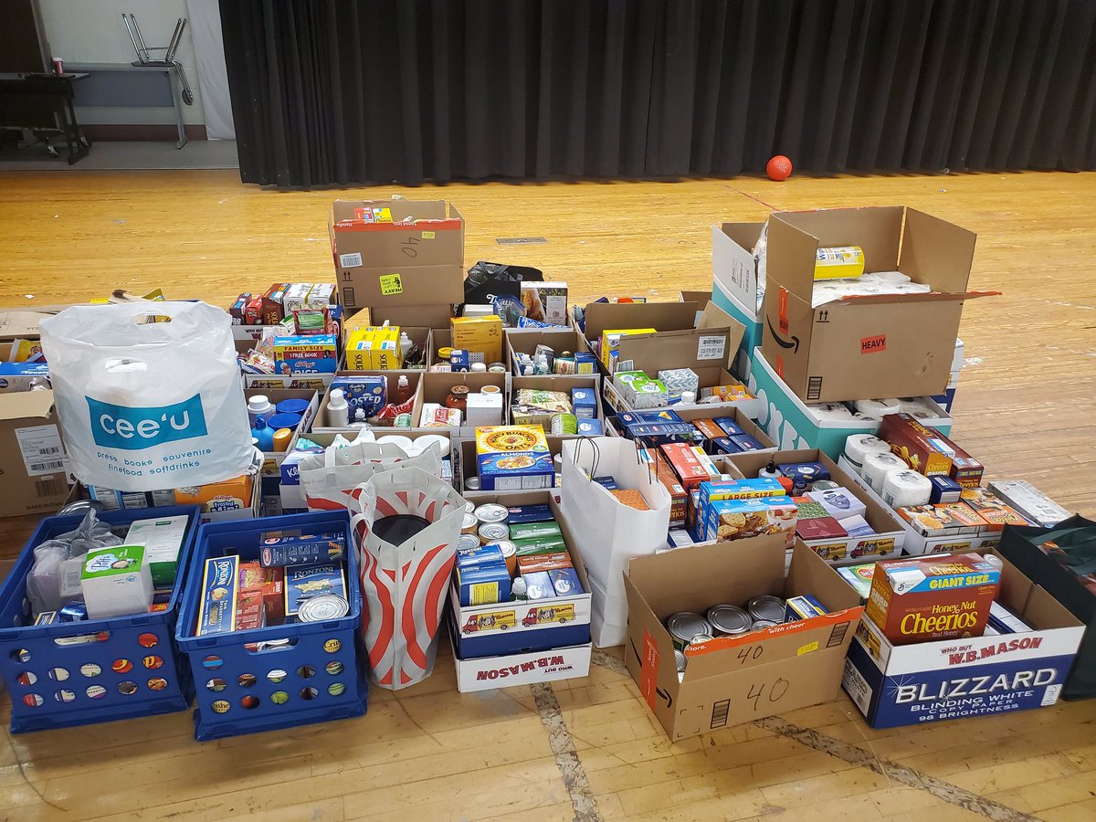 CounselorKBFMS's tweet photo. We reached our gggoooaallllll with our PRMS World Cup food drive. Two truck loads full. Thank you @RobbinsvilleTwp for picking up our donations. Happy Thanksgiving! @OurKnightlyNews @pond_road @RvilleProud https://t.co/a6beU0vdhd