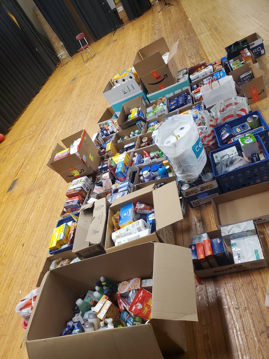 CounselorKBFMS's tweet photo. We reached our gggoooaallllll with our PRMS World Cup food drive. Two truck loads full. Thank you @RobbinsvilleTwp for picking up our donations. Happy Thanksgiving! @OurKnightlyNews @pond_road @RvilleProud https://t.co/a6beU0vdhd