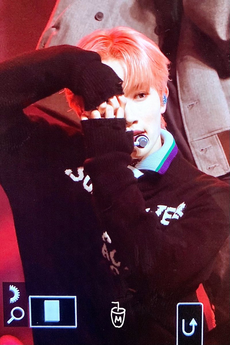 milhyuk0417's tweet photo. 221122 쇼케이스✌🏻

#템페스트 #TEMPEST #TPST 
#구본혁 #혁 #HYUK https://t.co/PsPKUBOod6