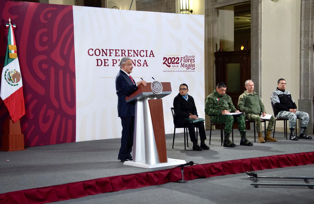 rosaicela_'s tweet photo. En la #ConferenciaMañanera, encabezada por el #PresidenteDeMéxico, @lopezobrador_, presentamos el informe mensual de seguridad con importantes disminuciones, como resultado del esfuerzo conjunto entre los gobiernos federal, estatales y municipales. 

#JuntosConstruimosLaPaz🕊️ https://t.co/VJSUvEiGWB