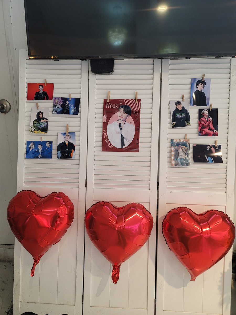 Hololonglolong's tweet photo. 스물번째 "카페 너와 늘"
어제 거리 땜에 고민하다가 오늘 방문했는데 예쁘게 꾸며져 있었고 귀여웠당 ㅎㅎ 그리고 선착특전에 있던 뺏지.... 엄청 예뻤어요!👍👍
https://t.co/6yL42mB8gz

#Happy_WOOZI_Day
#우리지훈이_태어나줘서고마워_생일축하해 https://t.co/FOz9Yw2UCK