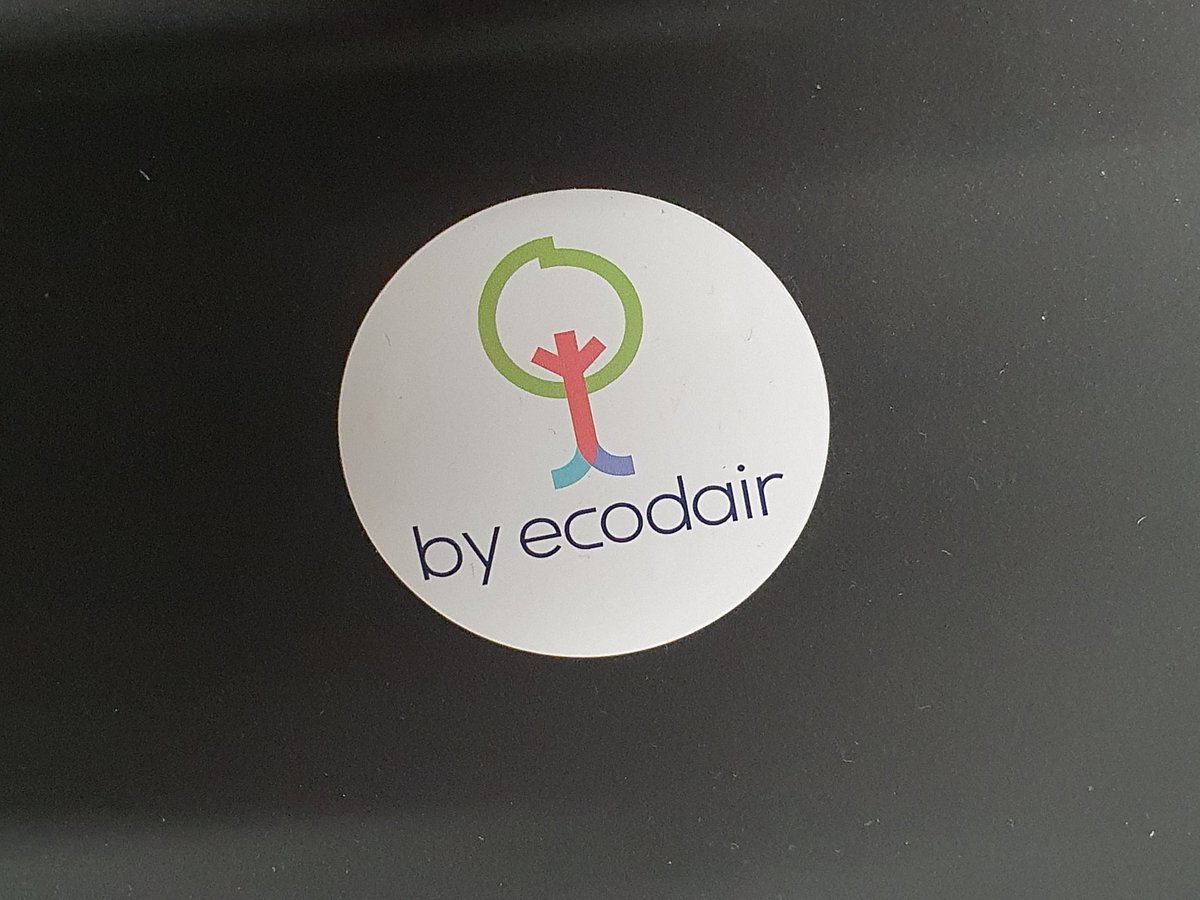 f_letissier's tweet photo. 1/4 #MoisESS2022
Visite de #Cap18 plus importance zone d'activité productive de @Paris
Ici @Ecodair_ESS répare et reconditionne 1000 ordinateurs par mois !
Les postes de travail sont adaptés aux 100 salariés qui incarnent ce futur de l'économie du numérique. https://t.co/JkLQtThV1w