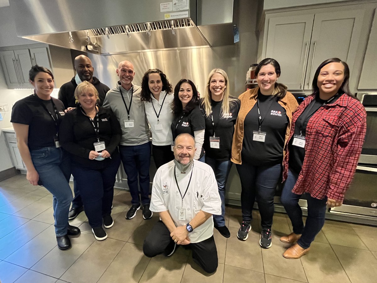 GasSouth's tweet photo. On Monday, Gas South took a trip to the Atlanta Ronald McDonald House to prepare meals for more than 50 families. The team had a great time working alongside Chef Jeff! #gassouth #BeAFuelForGood #atlanta https://t.co/aPC5MIglNi