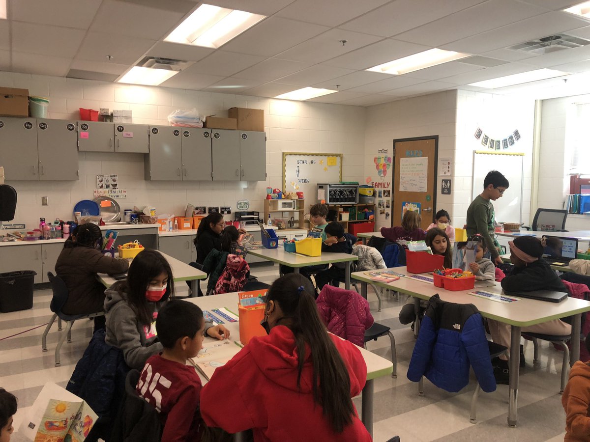 WestgateFifth's tweet photo. Book buddy fun with @MrsSaadsclass https://t.co/xN2SU8RWC7