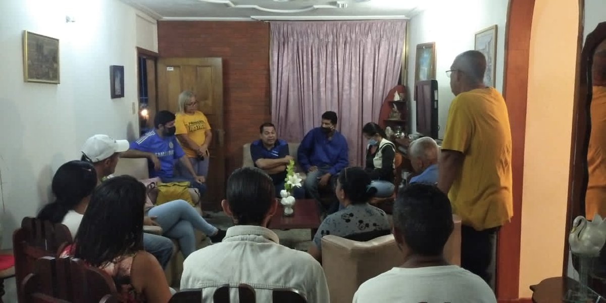 Conversatorio en el bloque 1 De Villa Rosa. Tratamos el Tema de las Primarias y la deficiencia de los servicios públicos como el agua y la luz en el Municipio García <a href="/jonyrahal/">Jony Rahal</a> <a href="/pjnuevaesparta/">Primero Justicia NE</a> <a href="/josenicasionm_/">Jose Nicasio Narvaez</a> <a href="/mundomiro4020/">Soy Venezolana</a> <a href="/hermesparadas/">Hermes Paradas #Lara</a> <a href="/Ramon_Ardila/">Ramon Ardila Ascanio</a>  <a href="/HildemariV/">HILDEMARI DEL VALLE</a> <a href="/gloricas/">Gloribeth Castillo</a>