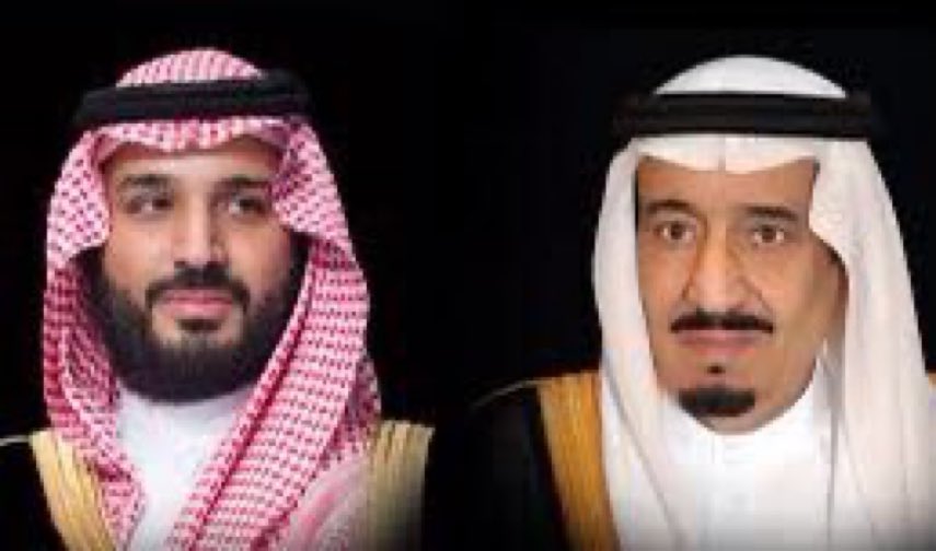 سمت وجوهٌ إلى العلياء في ثقة
وعانقت في مساعيها السهى فخرا
فجازت الأفق والجوزاء وانتصبت
فوق الأماني وفي إقدامها البشرى
وحققت مبتغى من كان يرقبها
ويرتجي فرحة تبقى لنا ذكرى
وحلقت في سماء المجد عازفة
عذب اللحون على إيقاعه يُجرى
صقورناالخضر إذ جالوا بهمتهم
فتوجوا بالسنا راياتنا الخضرا