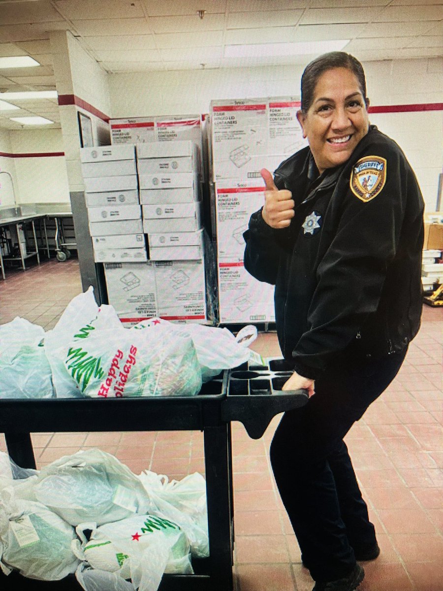 hcso_Jail_Chap's tweet photo. Today, @HCSOTexas the #MilitaryLiaisonOffice and #FamilyAssistanceUnit are out blessing the families of our HCSO Brothers and Sisters in Arms who are currently deployed with a #Thanksgiving Turkey. #SupportingOurTroops #ThankfulForOurVeterans https://t.co/RaZzkFhOW1