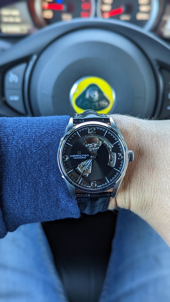 PressnellAuto's tweet photo. In PR we discussed personal brands and the importance of making connections with professionals. A magic tactic is to have a high quality watch. It does wonders to break the ice with high status people and connect. It shows your character, taste, and more. #prbynum0223f @TLPBynum https://t.co/gqyZossreZ