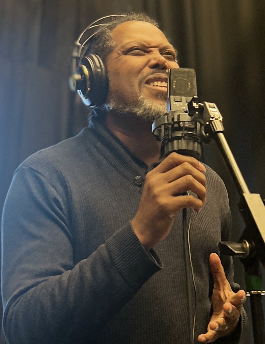 davidmonteith's tweet photo. Today I used an AKG C414 XLS Condenser microphone and it made me very happy.
This is who I am now
That is all
#VoiceActor #pantolife #actorslife https://t.co/VNk5pJ8JAp