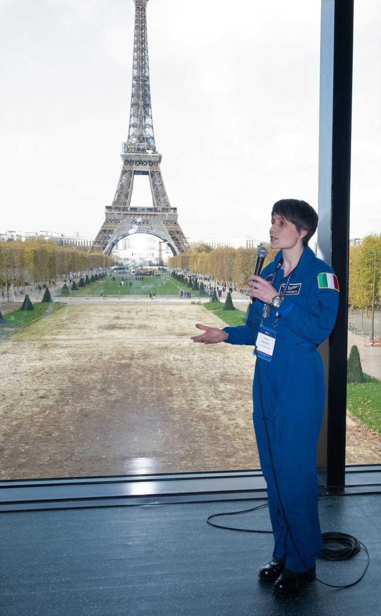 Dare to imagine having autonomous European human spaceflight. Cooperation is fundamental, but let's cooperate as equal partners, not as guests. When our children look to the future, let them look not only with hope, but with confidence. Inspiring speech by @AstroSamantha #CM22